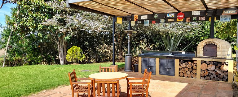 Magical Casa Finca Sisga dam wi-fi, tv, BBQ